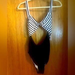 Cupshe cutout midsection one-piece bathing suit